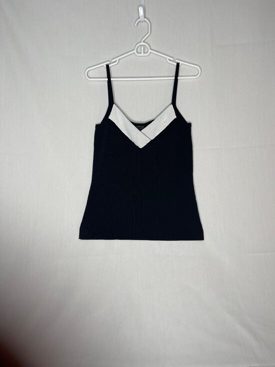 due per due Tops - DUE PER DUE Women's Black sleeveless top with White - colored V-neck trim Size M